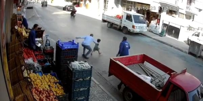 Esnafın müdahalesi, çocuğu ölümden çekip aldı