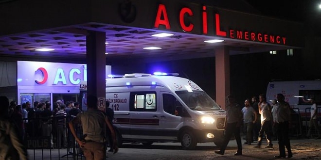 Van'da askeri zırhlı araç devrildi: 26 yaralı