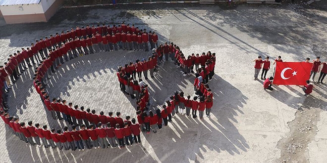 A�r�l� ��rencilerden ay y�ld�zl� koreografi