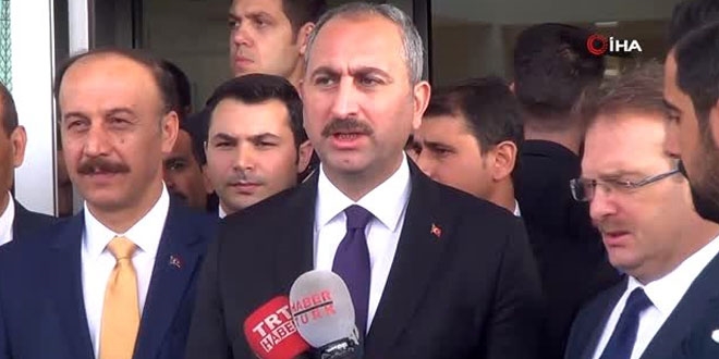 Bakan Gül'den, Twitter'in 'mavi tik'ine cevap