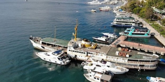 Boğazdan geçen tüm gemilere bayrak dağıtılacak