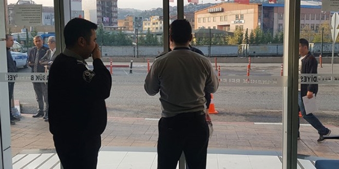 Belediye başkanı, işe geç kalanları binaya almadı