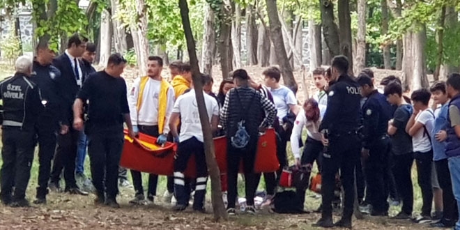Ormanlık alanda öğrenciler arasında bıçaklı kavga