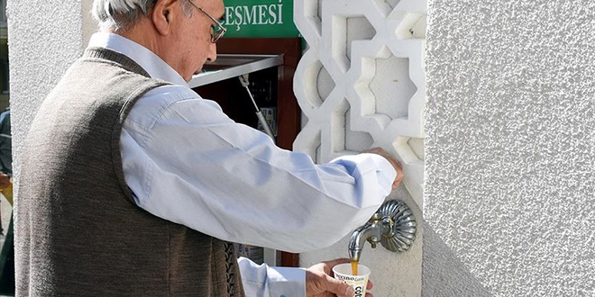 Bu caminin çeşmesinden çorba akıyor