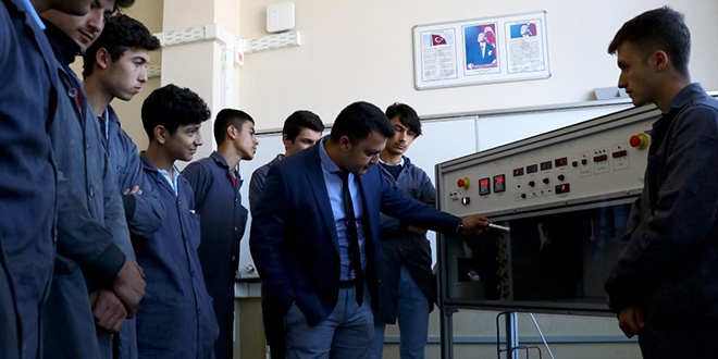 Geleceğin mühendislerinden 'elektrik tasarruflu' sistem
