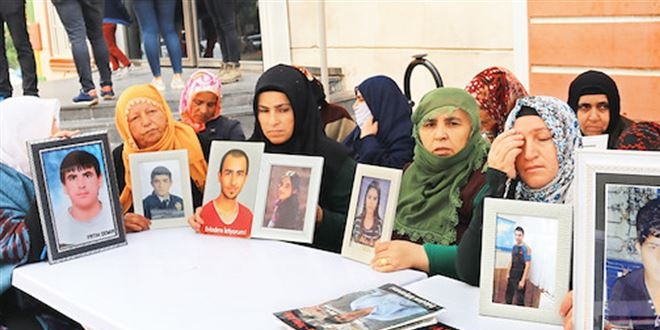 'Bir metre kar yağsa da buradayız'