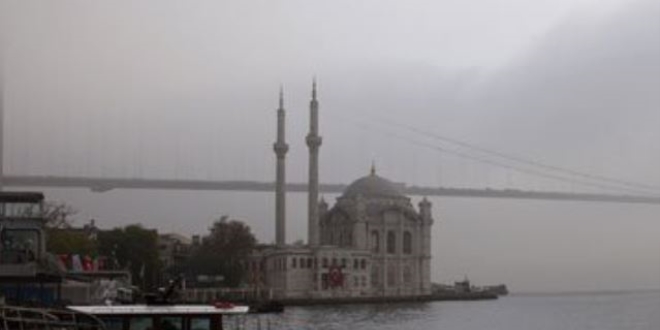 İstanbul Boğazı'nda gemi trafiğine sis engeli