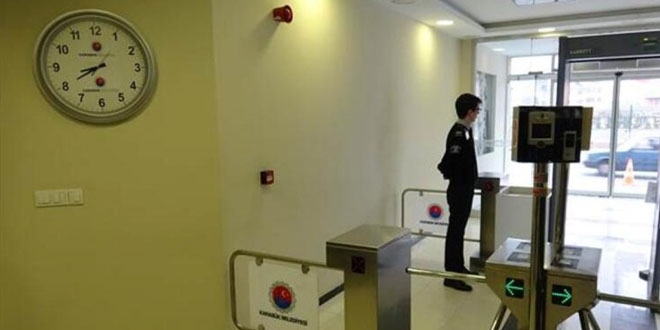 Geç geleni belediyeye almadı, bugün herkes vaktinde geldi
