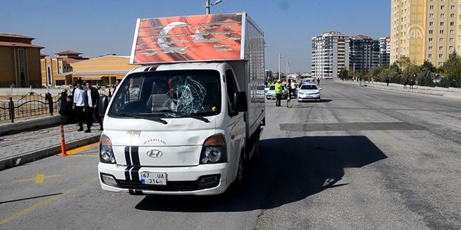 Karaman'da kamyonet arpan lise rencisi ar yaraland