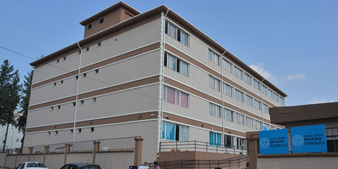 Okulun 3'üncü kat penceresinden düşen öğrenci yaralandı