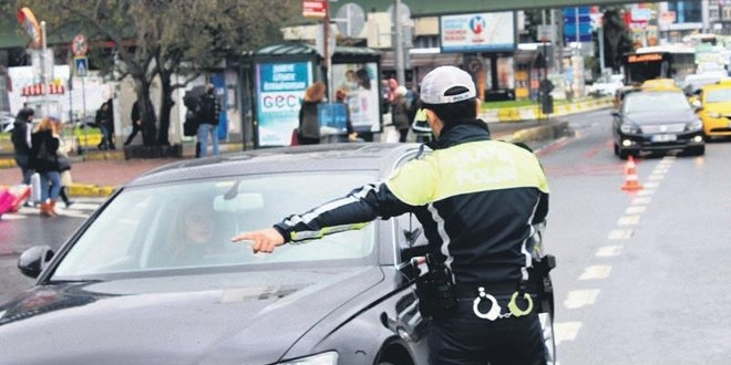 Çakar lamba yasağına uymayana ceza yağdı