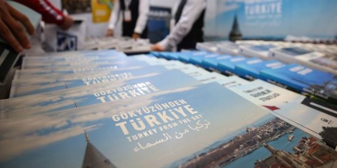 'Gökyüzünden Türkiye' 3 dilde İstanbul Kitap Fuarı'nda