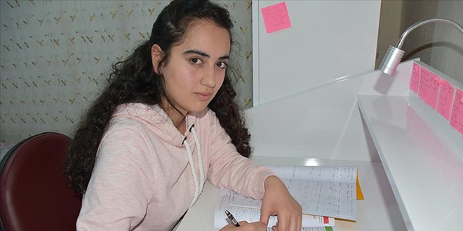 Lösemiyi yenen genç kız hastalara umut oldu