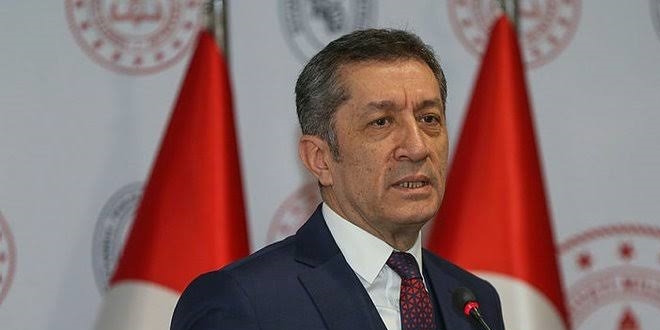 Bakan Selçuk, tehdit edilen öğretmeni aradı
