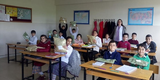 Fedakar öğretmenden muhtaç öğrenci ve ailelere yardım seferberliği
