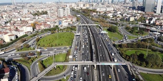 İstanbul'da tüm kapalı yollar ve köprü trafiğe açıldı