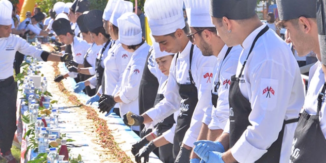 Aşçılık öğrencilerinden 33 metrelik tantuni