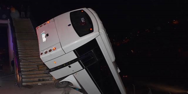 Makas atan sürücü kazaya neden oldu: 7 yaralı