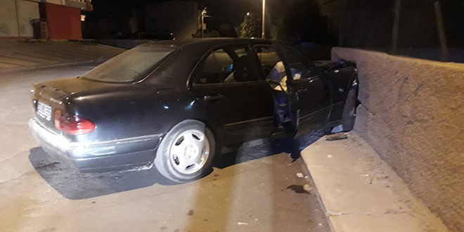Çırak tamire getirilen lüks araç ile kaza yaptı