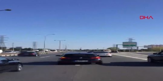 Magandalar, TEM Otoyolu'nu trafiğe kapatıp drift yaptı