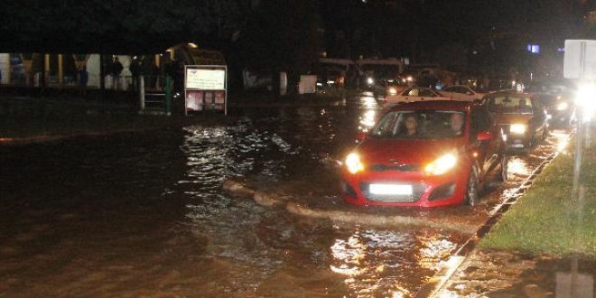 Turizm cennetini sağanak yağmur vurdu