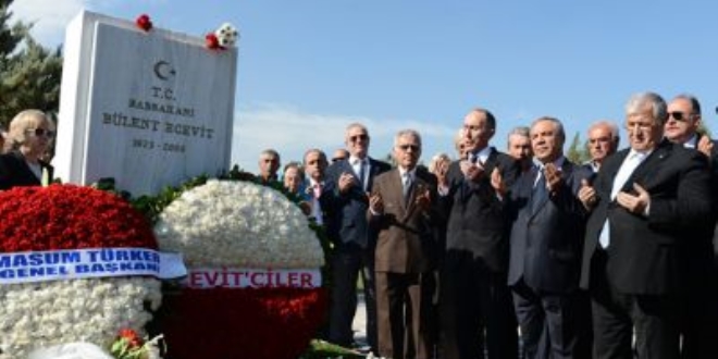 Bülent Ecevit, vefatının 13'üncü yılında mezarı başında anıldı
