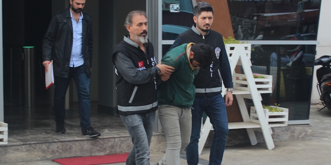 2 günde 250 bin TL'lik vurgun yapan sahte polis serbest kaldı