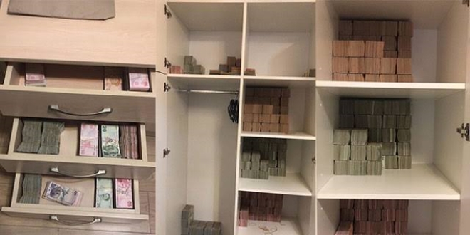 Lüks rezidansa baskın! Her yerden para çıktı