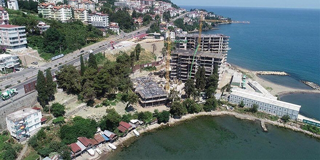 190 yıllık Müslüman mezarlığına gökdelen dikilmiş