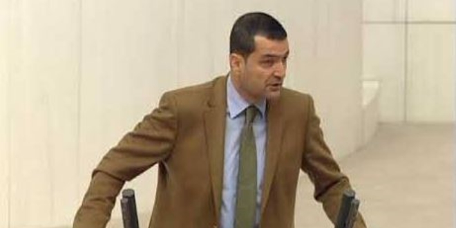 HDP'li vekil k�rs�ye ��k�nca, �Y� Parti grubu salonu terk etti