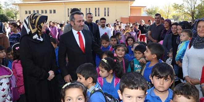 Aksaray Valisi otizmli ocuklarn 'yuhaland' okulu ziyaret etti
