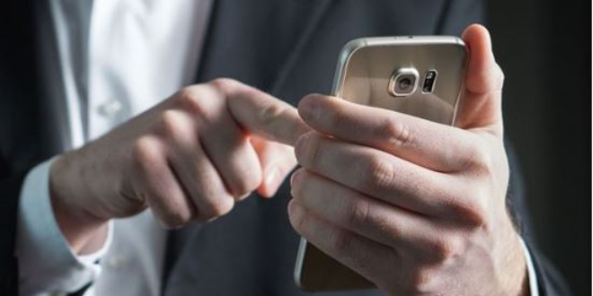 Nomofobi her 15 dakikada bir telefona baktırıyor