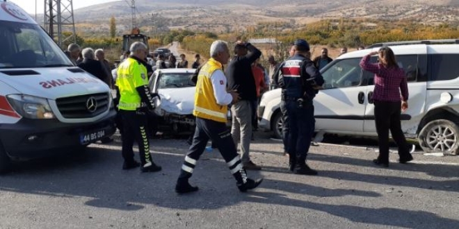 Malatya'da trafik kazası: 11 yaralı