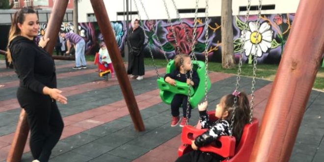 Sıcak havayı gören vatandaşlar parklara akın etti