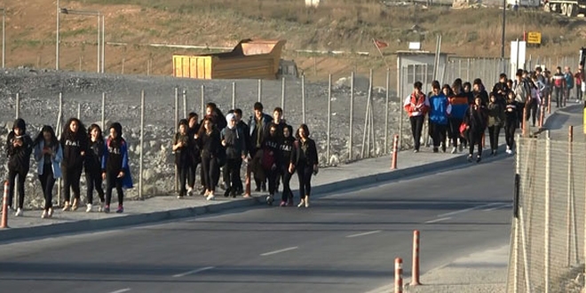 Öğrencilerin tehlike dolu okul yolu