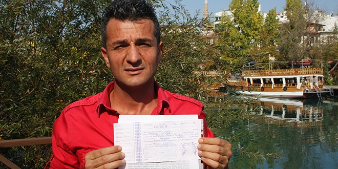 Otomobilini elleriyle götürüp dolandırıcılara teslim etti