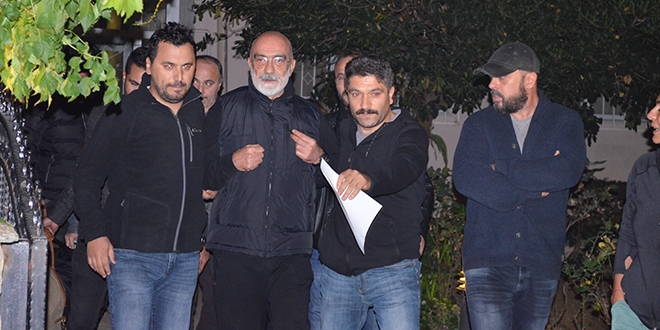 Ahmet Altan, evinde gözaltına alındı
