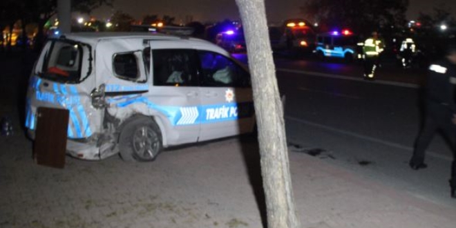 Polis aracna otomobil arpt: 2'si polis, 3 yaral