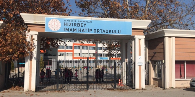Okul Müdürü'nden öğretmene darp kamerada