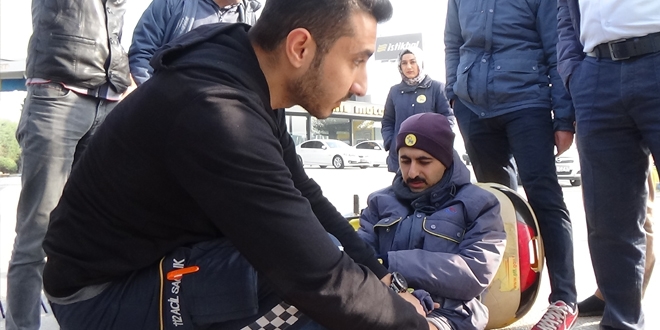PTT çalışanı kaza yaptı, ilk müdahaleyi 112 çalışanı yaptı