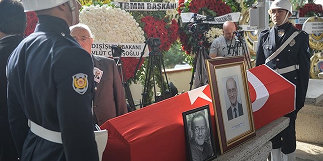 Prof. Dr. Mümtaz Soysal, son yolculuğuna uğurlandı