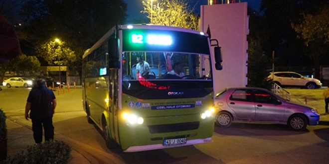 Otobüste fenalaşan çocuğunu hastaneye yetiştirdi