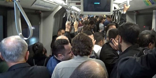 Metrobüste zorlu akşam yolculuğu: Sorun çözülemiyor