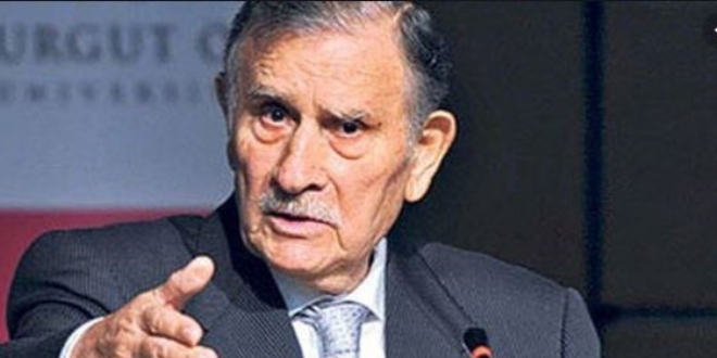 Sağlık Bakanı , eski Başbakan Akbulut'u hastanede ziyaret etti