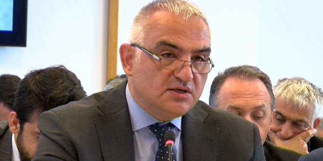 Bakan Ersoy: T�rkiye'de sans�r kesinlikle yap�lmamaktad�r