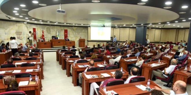 Belediye Meclisi'nde partililer arasında gerginlik