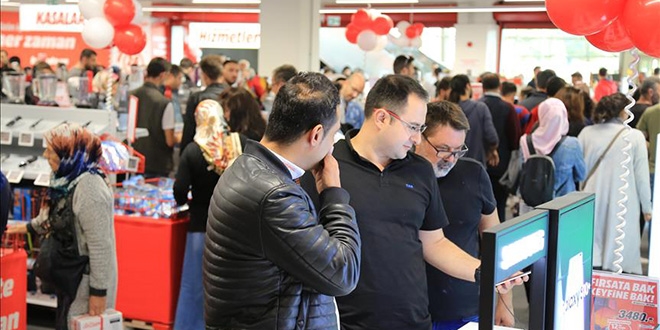 Bekarlar Günü'nde en çok cep telefonu satıldı