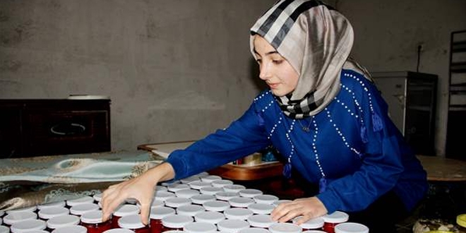 21 yaşındaki kadın girişimci köye örnek oldu