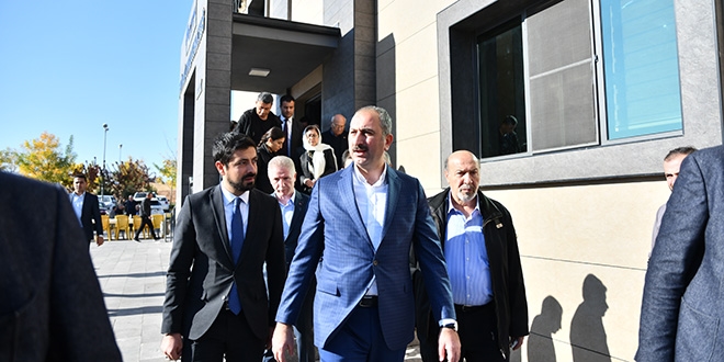 Bakan Gül'den yaşamını yitiren mühendisin ailesine taziye