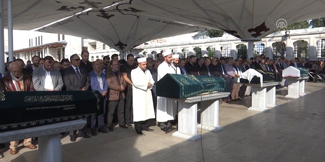 Bakırköy'de zehirlenen aile son yolculuğuna uğurlandı